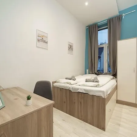 Apartment Cityscape Budget Garay