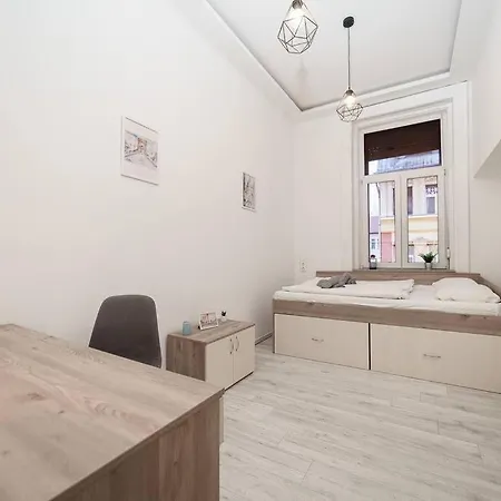 Cityscape Budget Garay Apartment